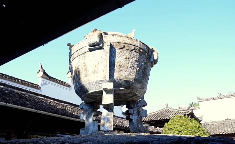 龍泉顏色如霜雪，良工咨嗟嘆奇絕【龍泉寶劍廠(chǎng)】
